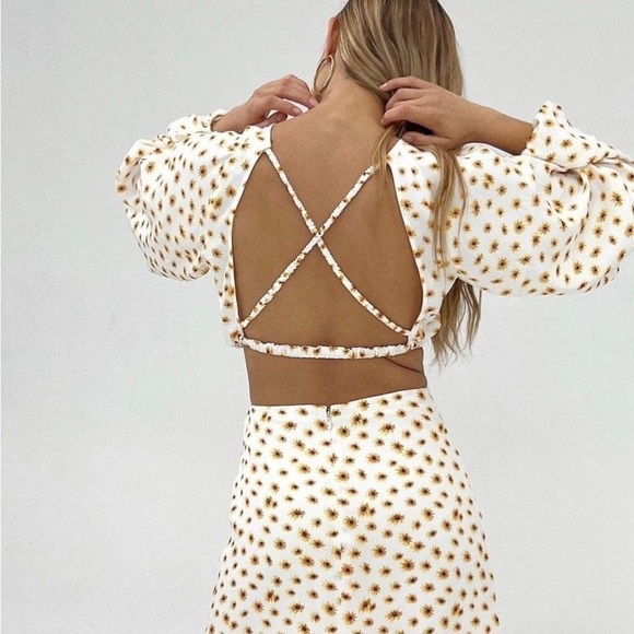 WEWOREWHAT Daisy Ditsy Floral Cut Out Back Long Sleeve Cropped Top Size Small - Picture 4 of 9